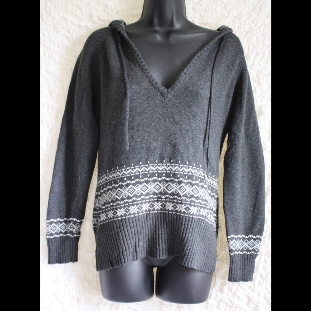 • Sonoma • Women’s V-Neck Gray Detailed Sweater